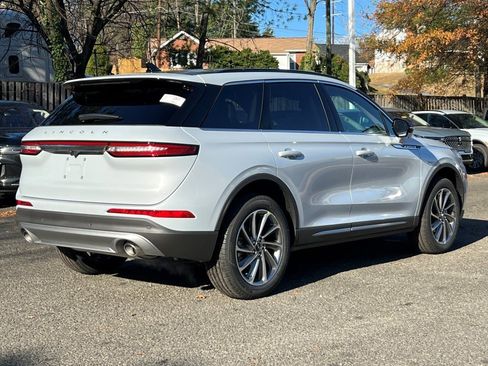 New 2026 Lincoln Corsair Premiere image 4