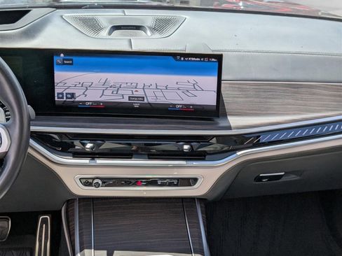 Used 2023 BMW X7 M60i image 20