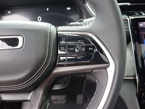 Certified 2024 Jeep Grand Cherokee Overland AWD/4WD image 18
