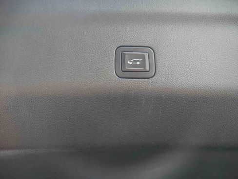 Used 2024 GMC Yukon XL AT4 w/ Technology Package AWD/4WD image 13