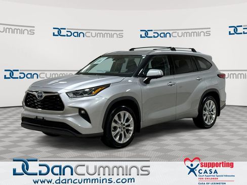Used 2023 Toyota Highlander Limited AWD/4WD image 1