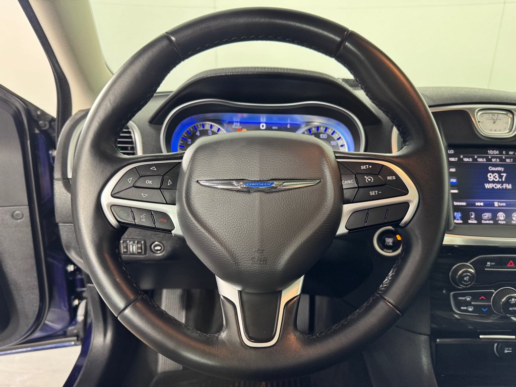 Used 2016 Chrysler 300 Limited RWD image 14