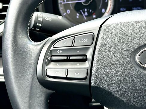 Used 2022 Hyundai Venue SEL FWD image 24
