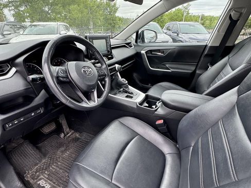 Used 2019 Toyota RAV4 XLE Premium AWD/4WD image 17