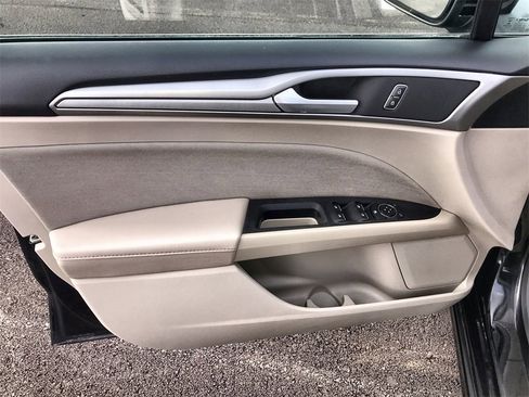 Used 2020 Ford Fusion SE image 13