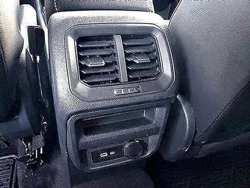 Used 2022 Volkswagen Tiguan SE image 17