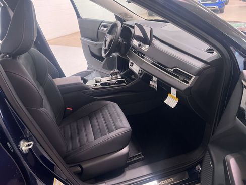 New 2025 Mitsubishi Outlander SE image 14