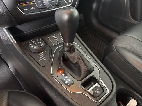 Used 2022 Jeep Cherokee Trailhawk w/ Sun, Sound & Nav Group AWD/4WD image 24