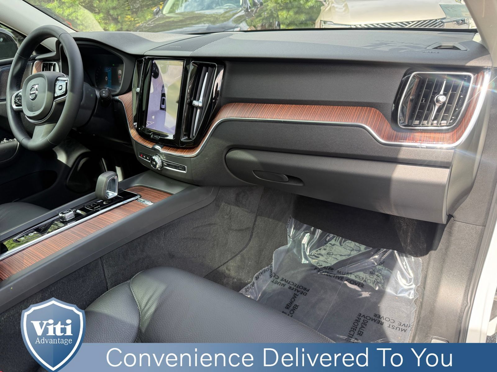 Certified 2024 Volvo XC60 B5 Plus w/ Protection Package Premier AWD/4WD image 29