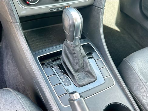 Used 2014 Volkswagen Passat 1.8T Wolfsburg Edition image 15