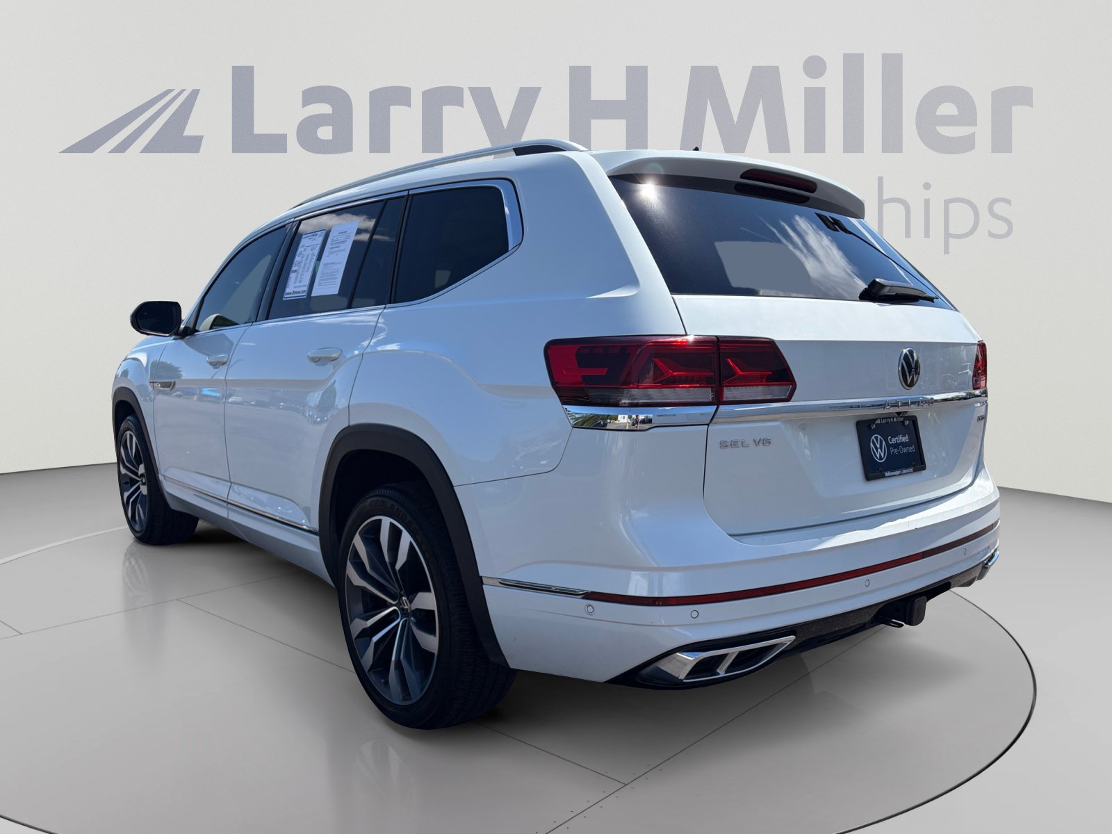 Certified 2022 Volkswagen Atlas SEL Premium AWD/4WD image 3