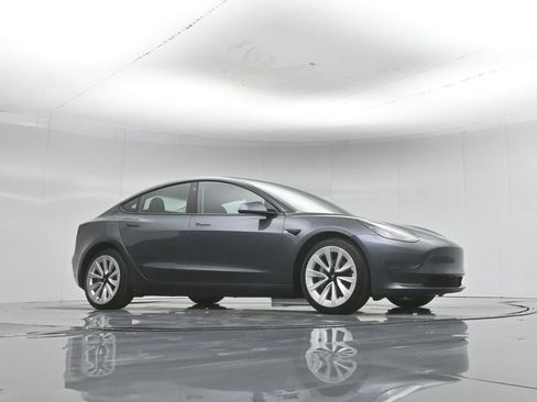 Used 2023 Tesla Model 3 Standard Range RWD image 2