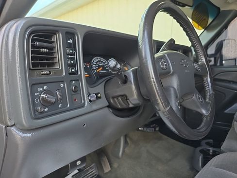 Used 2007 Chevrolet Silverado 2500 LT w/ Heavy-Duty Power Package image 14