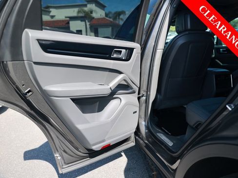 Used 2023 Porsche Cayenne Platinum Edition AWD/4WD image 34