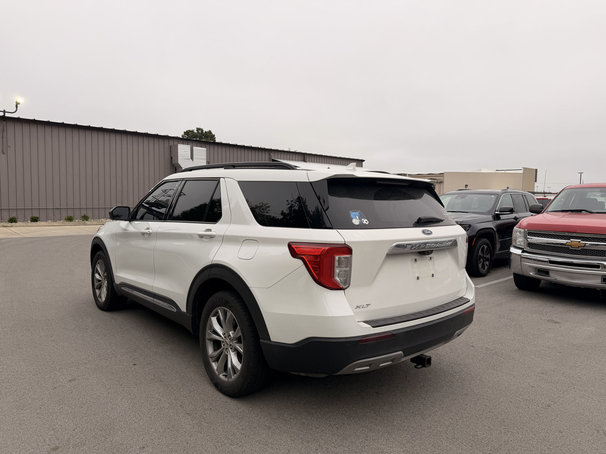 Used 2020 Ford Explorer XLT w/ Equipment Group 202A AWD/4WD image 5