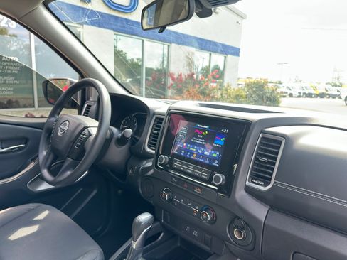 Used 2024 Nissan Frontier SV RWD image 12