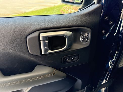 Used 2025 Jeep Gladiator Mojave w/ Safety Group image 14