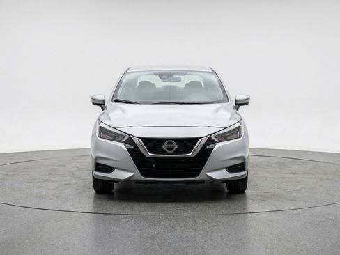 Used 2025 Nissan Versa SV image 2