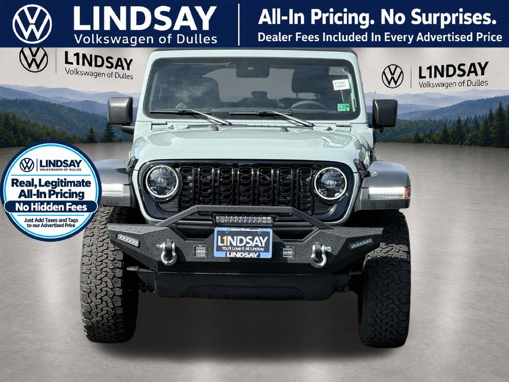 Used 2024 Jeep Wrangler Unlimited AWD/4WD image 3