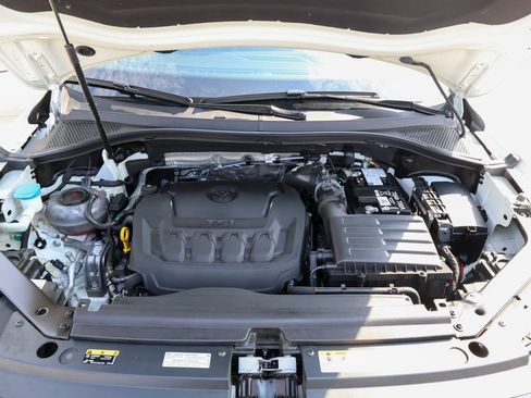 Used 2024 Volkswagen Tiguan SE R-Line AWD/4WD image 31