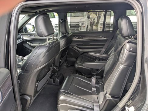 Used 2024 Jeep Grand Cherokee L Limited w/ Luxury Tech Group II image 32