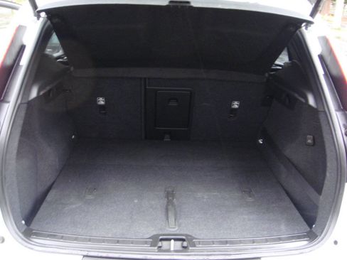 Used 2020 Volvo XC40 T5 Momentum w/ Protection Package Premier image 20