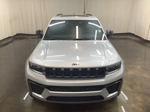 New 2026 Jeep Grand Cherokee Altitude AWD/4WD image 3