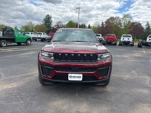 New 2026 Jeep Grand Cherokee L 4WD image 2