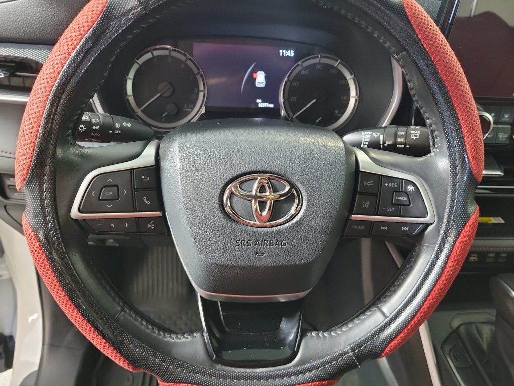 Used 2023 Toyota Highlander XSE FWD image 15