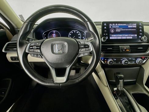 Used 2018 Honda Accord Touring image 10