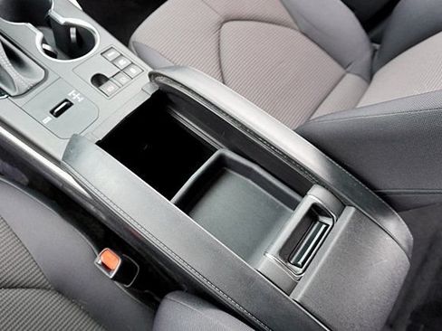 Used 2023 Toyota Highlander LE AWD/4WD image 42