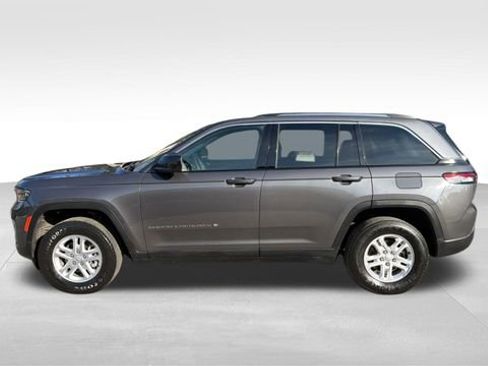 Used 2023 Jeep Grand Cherokee Laredo AWD/4WD image 6