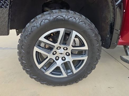 Used 2019 Chevrolet Silverado 1500 LT Trail Boss AWD/4WD image 11