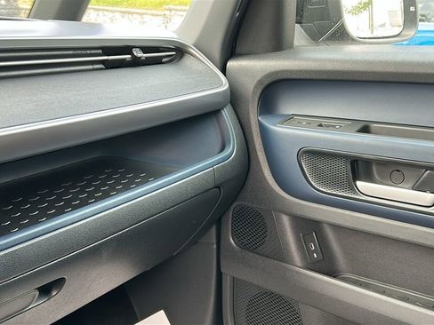 New 2025 Volkswagen ID. Buzz Pro S image 18