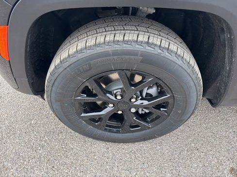 New 2026 Jeep Grand Cherokee Altitude image 8