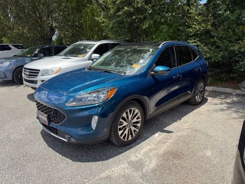 Used 2020 Ford Escape Titanium w/ Titanium Premium Package 2.0 FWD image 6