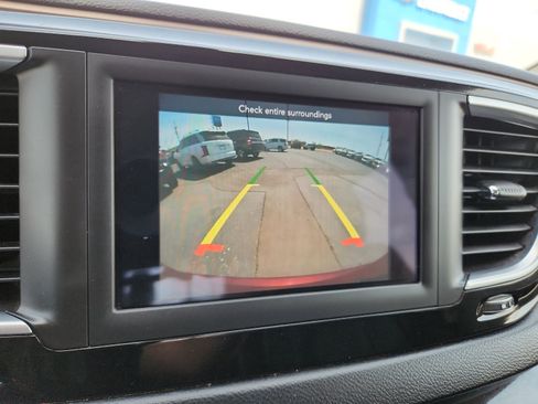 Used 2018 Chrysler Pacifica Touring-L FWD image 13