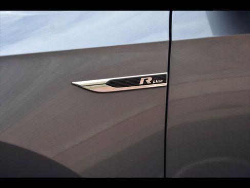 Used 2018 Volkswagen Passat 2.0T R-Line image 46