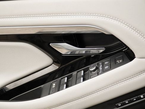 Used 2022 Land Rover Range Rover Evoque SE image 30