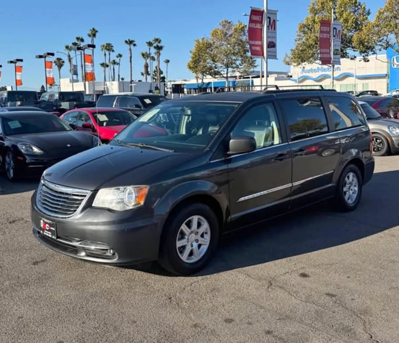 Used 2012 Chrysler Town & Country Touring w/ Entertainment Group #1 FWD image 2