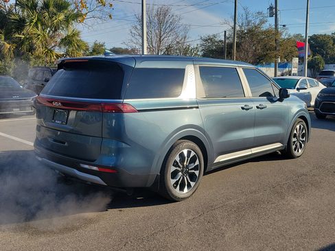 Certified 2022 Kia Carnival EX image 5