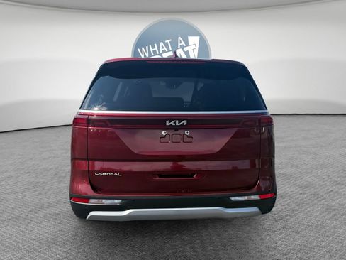 Used 2023 Kia Carnival LX FWD image 5