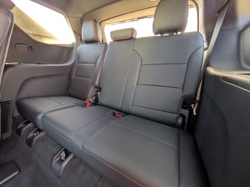 New 2026 Chevrolet Traverse Z71 w/ Enhanced Driving Package AWD/4WD image 9