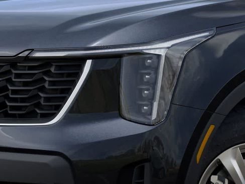 Certified 2026 Kia Sorento LX FWD image 10