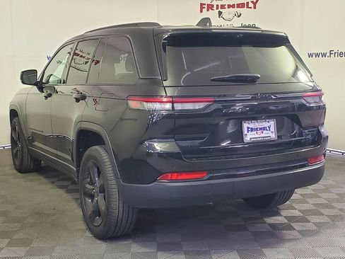 Used 2025 Jeep Grand Cherokee Limited w/ Luxury Tech Group II AWD/4WD image 4