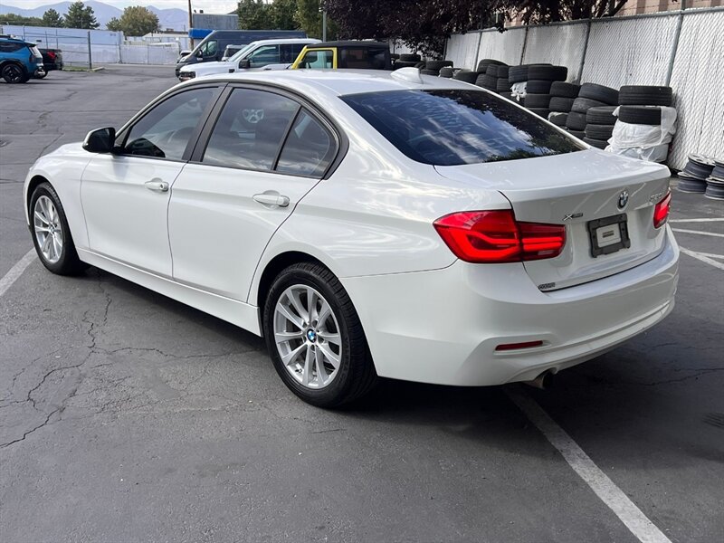 Used 2016 BMW 320i xDrive Sedan AWD/4WD image 5