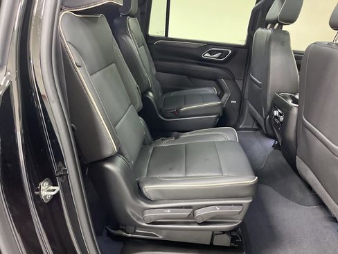 Used 2024 GMC Yukon XL SLT w/ SLT Luxury Package image 23