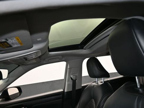 Used 2021 Toyota Highlander XLE image 11