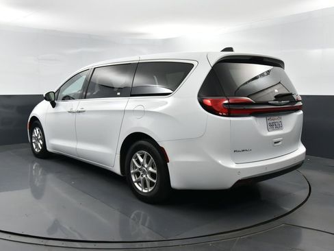 Used 2023 Chrysler Pacifica Touring-L FWD image 30