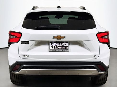 New 2026 Chevrolet Trax LT w/ Sunroof Package image 4